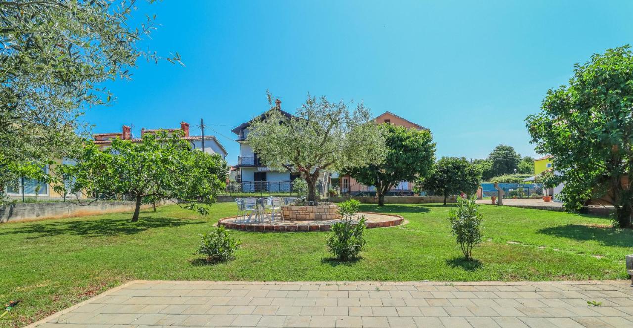 Pension Nina Umag Exterior photo