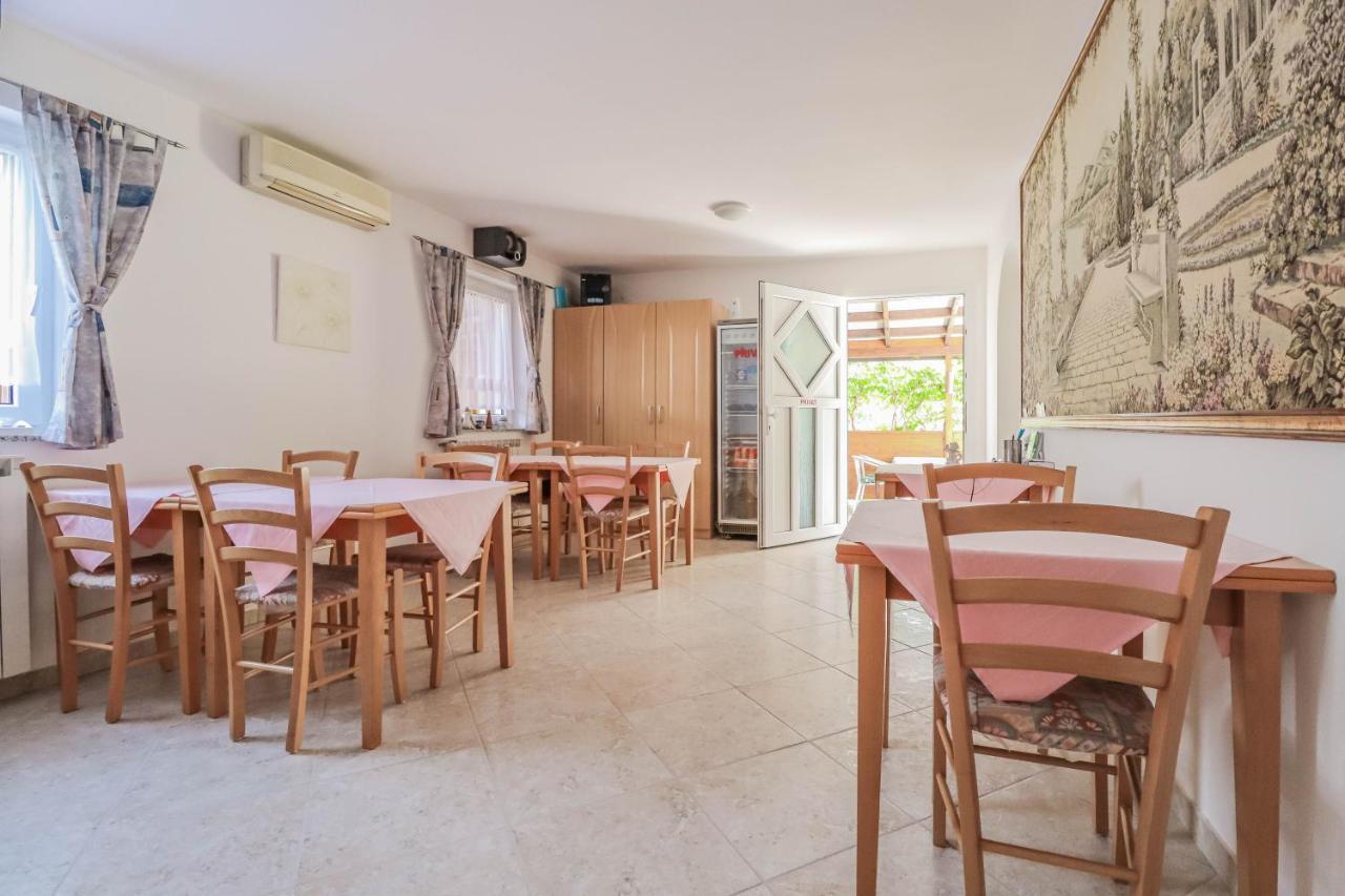 Pension Nina Umag Exterior photo