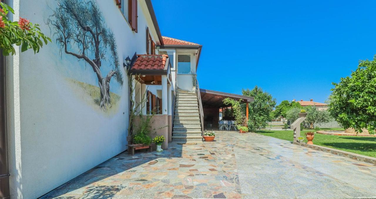 Pension Nina Umag Exterior photo