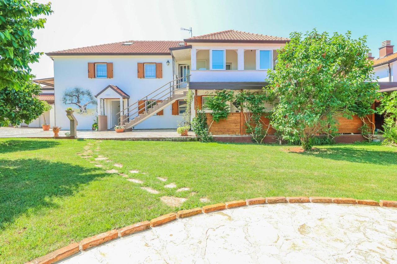 Pension Nina Umag Exterior photo